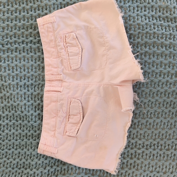 Light pink distressed shorts - Picture 2 of 3
